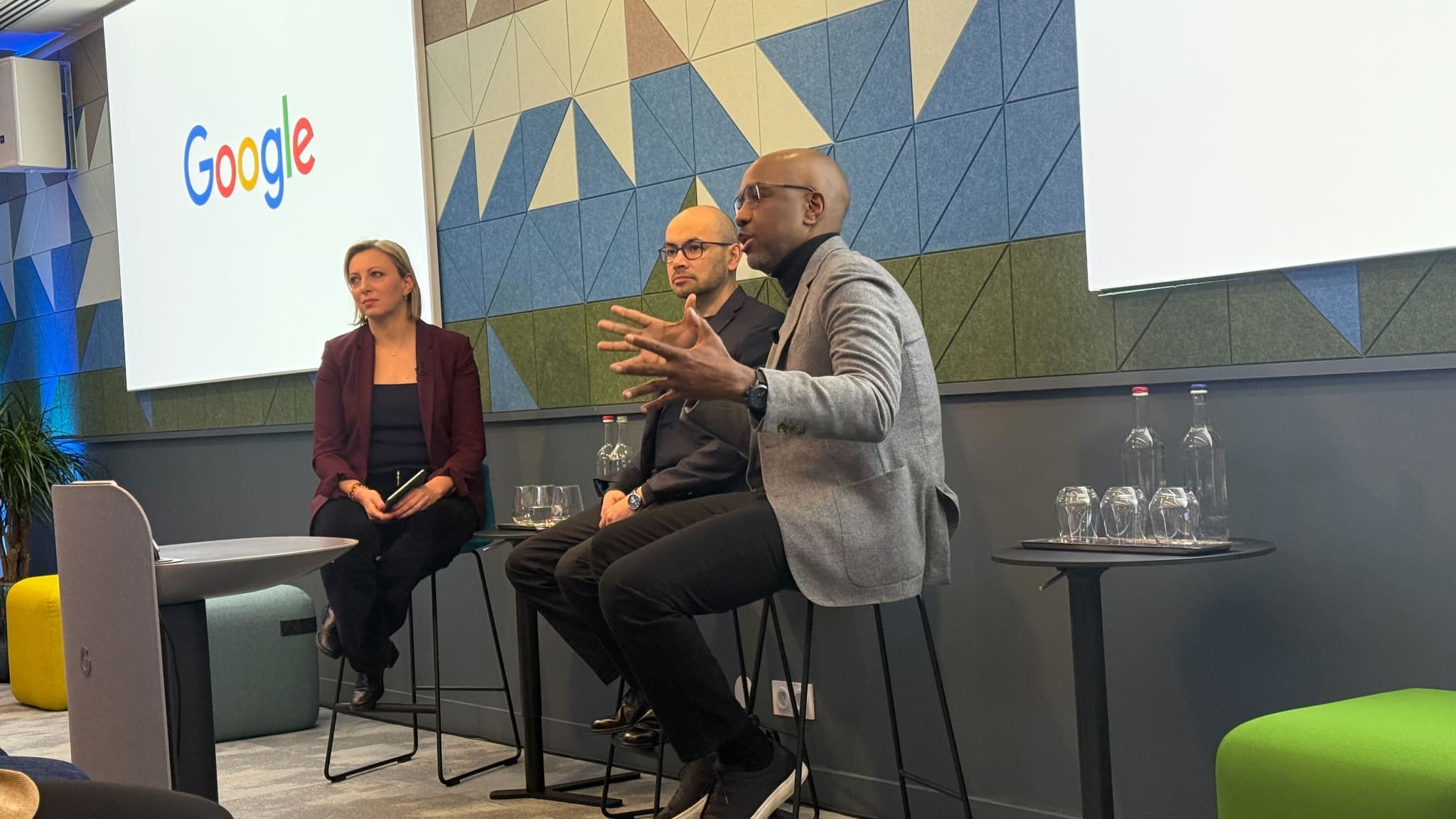 Demis Hassabis, président de DeepMind, et James Manyika, vice-président de Google.
