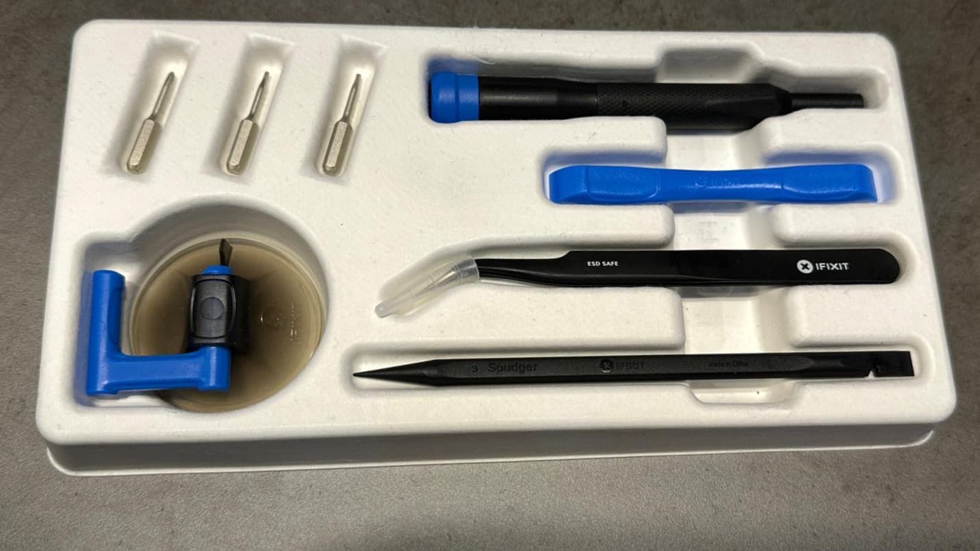 Le kit fourni avec le Nokia G22 Le kit fourni avec le Nokia G22