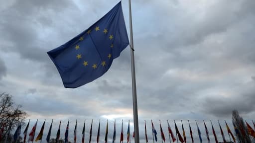 Bruxelles presse la France d'adopter une réforme des retraites, du marché du travail et de la fiscalité des entreprises.