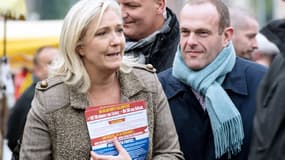 Marine Le Pen en campagne aux côtés de Steeve Briois à Liévin, près de Lens, le 14 octobre.