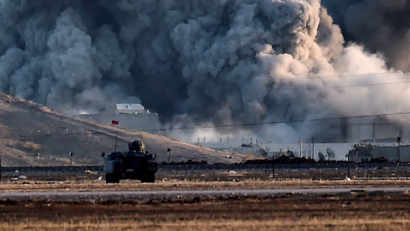 Une frappe de la coalition s'abat sur la ville de Kobané, en Syrie, en octobre 2014, pour repousser l'avancée des jihadistes de l'Etat islamique. 