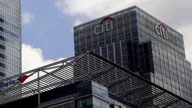 Les tâches de 10.000 salariés concernés, qui représentent
quasiment 40% des effectifs de Citigroup dans la banque
d'investissement, pourraient être effectuées par des machines.