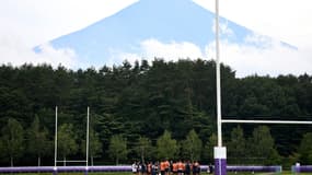 L'équipe de France de rugby s'entraîne au pied du mont Fuji