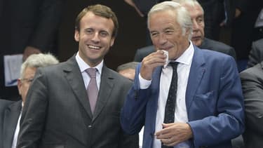 Emmanuel Macron et François Rebsamen ne sont pas tout à fait sur la même longueur d'onde quant à la réduction du temps de travail.