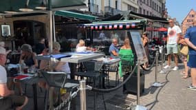 Les clients sont nombreux dans les restaurants du centre-ville de Rouen en raison de l'Armada.
