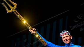 Tadej Pogacar sur Tirreno-Adriatico 2022, qu'il a remporté. 