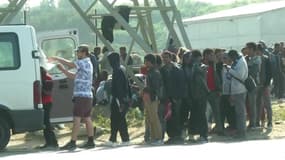 Migrants à Calais: "Je dormais dans les sous-bois quand la police est arrivée et m'a gazé"