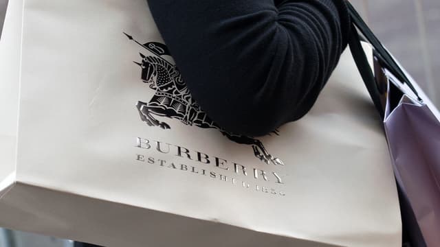 Burberry a vu ses ventes baisser en Asie au premier trimestre 2015, à cause d'une très mauvaise performance à Hong Kong, son marché phare.