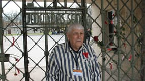 Boris Romantschenko au mémorial de Buchenwald.