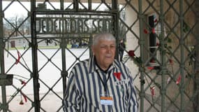 Boris Romantschenko au mémorial de Buchenwald.