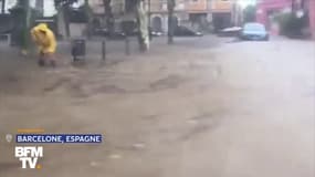 Des trombes d'eau transforment les rues de Barcelone en rivières 
