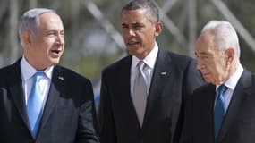 Barack Obama, entouré de Benjamin Netanyahu et Shimon Peres, ce vendredi, à Jerusalem.