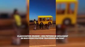 Ils se déguisent en bus... pour traverser un pont