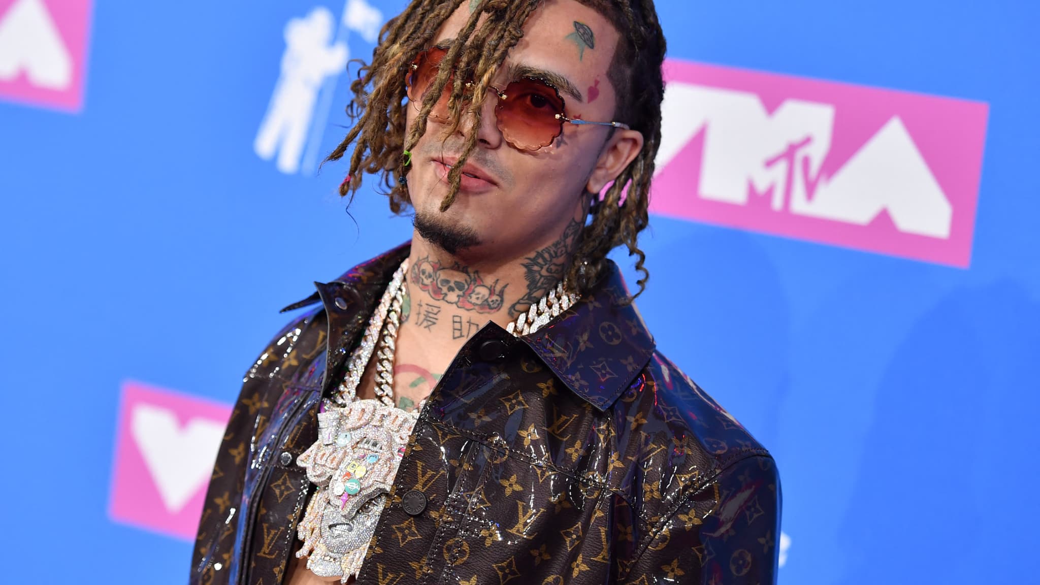Le rappeur américain Lil Pump assiste aux MTV Video Music Awards 2018 au Radio City Music Hall le 20 août 2018 à New York. Le rappeur américain Lil Pump assiste aux MTV Video Music Awards 2018 au Radio City Music Hall le 20 août 2018 à New York.