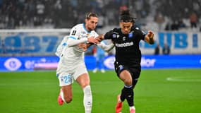 Adrien Rabiot face à Clement Akpa lors de OM-AJA le 8 novembre 2024
