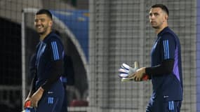 Geronimo Rulli et Emiliano Martinez à l'entraînement pendant la Coupe du monde 2022, le 29 novembre.