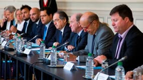 Frédéric Gil (premier en partant de la droite) aux côtés d’Alain Juppé, Jacques Lambert et Noël Le Graët lors d’une réunion Euro 2016