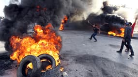 Le pays est très instable et de violentes manifestations éclatent régulièrement, comme ici à Benghazi, le 26 février dernier.