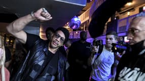 Joey Starr s'est rendu mercredi 1er juillet au Balrock Bar, à Paris, pour protester contre la fermeture prolongée des boîtes de nuit