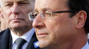 L'impopularité de François Hollande et de son Premier ministre est avant tout liée à la hausse des impôts, selon un sondage Viavoice pour Libération. /Photo prise le 11 novembre 2012/REUTERS/Philippe Wojazer