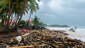 Cette photo prise le 17 septembre 2022 montre les conséquences de la tempête Fiona à Capesterre-Belle-Eau, sur l'île française de la Guadeloupe