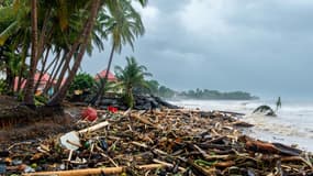 Cette photo prise le 17 septembre 2022 montre les conséquences de la tempête Fiona à Capesterre-Belle-Eau, sur l'île française de la Guadeloupe