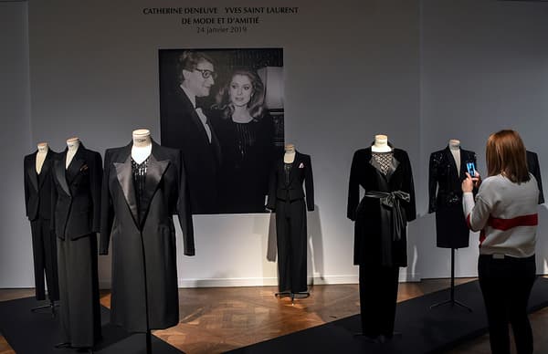 La garde robe Saint Laurent de Catherine Deneuve, présentée chez Christie's à Paris, le 22 janvier 2019.