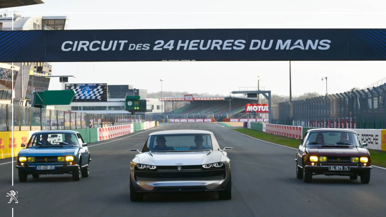 Le concept E-Legend bien entouré par deux Peugeot 504. Le concept E-Legend bien entouré par deux Peugeot 504.