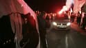 Drapeaux corses, bougies et fumigène à l'arrivée de la dépouille du militant indépendantiste corse Yvan Colonna à Ajaccio, le 23 mars 2022