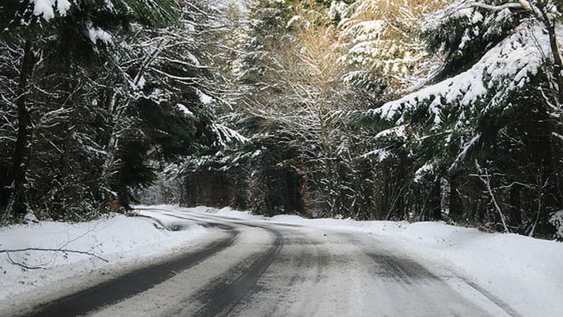 Une route verglacée. 