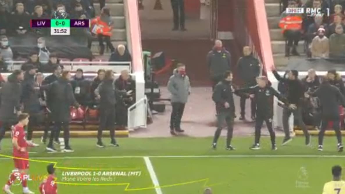 Ça a chauffé sur les bancs de Liverpool et d'Arsenal Ça a chauffé sur les bancs de Liverpool et d'Arsenal