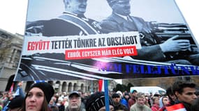 Les manifestants dans à la rue à Budapest contre une proposition antisémite d'un député.