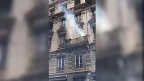 Un balcon touché par des gaz lacrymogènes jeudi 6 avril 2023 à Lyon lors de la manifestation contre la réforme des retraites.