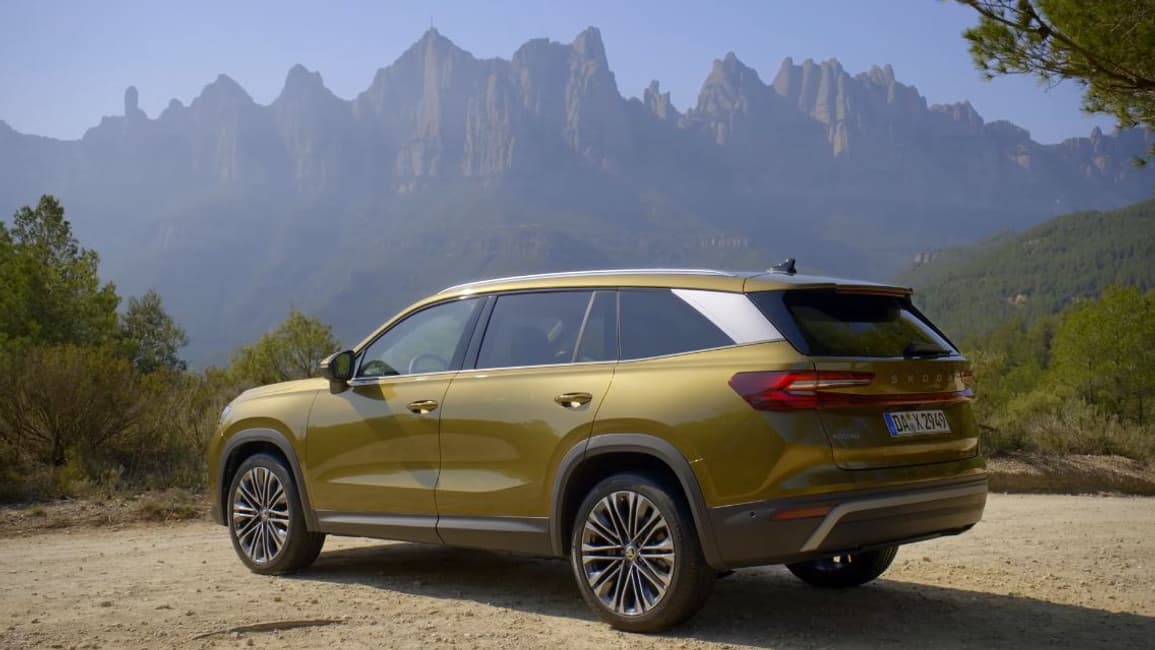 Le Skoda Kodiaq II adopte un nouveaau dessin de feux à l'arrière. 