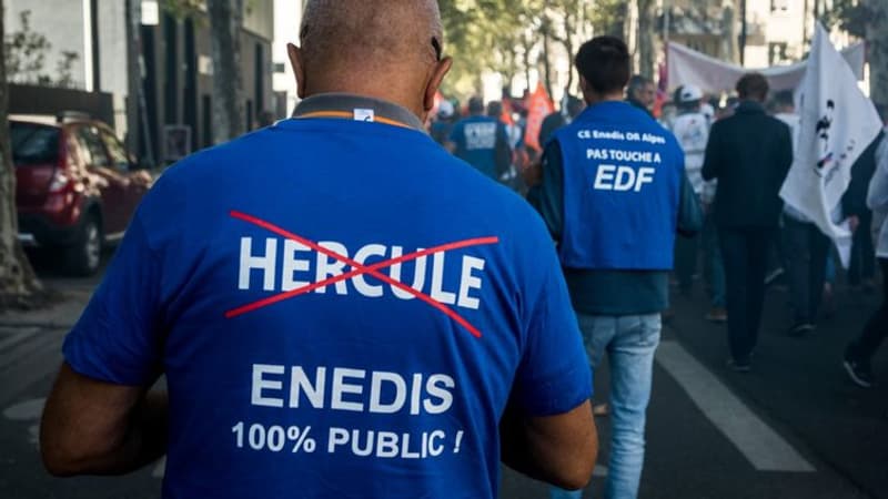 Le projet de réforme d'EDF au point mort, l'électricien accuse le coup en Bourse