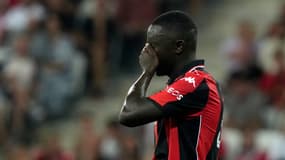 Le défenseur de l'OGC Nice Antoine Mendy après la défaite de son équipe lors de la première journée de Ligue 1, 16 août 2025