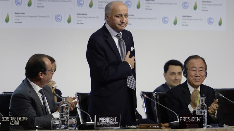 Laurent Fabius à la tribune, le 12 décembre 2015.