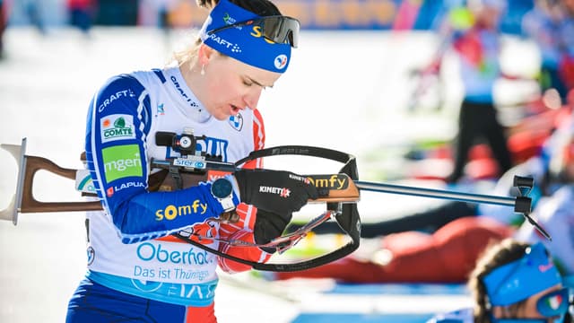 Julia Simon lors des championnats du monde de biathlon à Oberhof, le 8 février 2023
