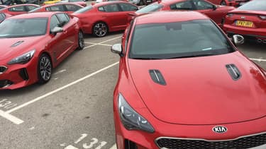 Le rouge, l'une des couleurs qui parvient à percer dans la majorité de voitures blanches, grises, et noires, achetées depuis le début de l'année.