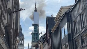 La flèche de la cathédrale de Rouen a pris feu ce jeudi 11 juillet aux alentours de 12 heures. 