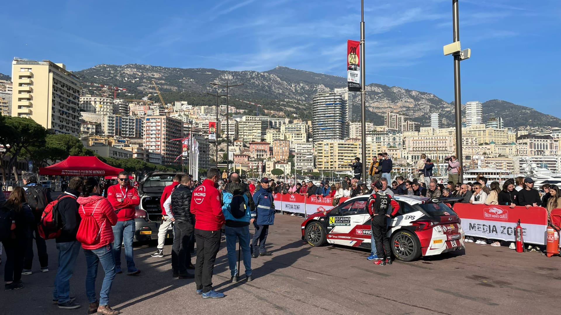 BFM DICI est en direct ce dimanche 28 janvier de Monaco, où les premières voitures du Rallye Monte-Carlo arrivent au parc d’assistance