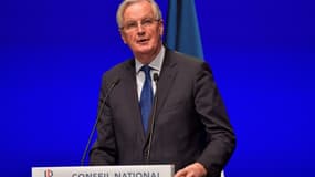 Michel Barnier, prétendant à l'investiture LR, s'exprime le 20 novembre 2021 devant le Conseil national des Républicains à Issy-les-Moulineaux, près de Paris