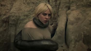 Billie Eilish dans le clip "Your Power"