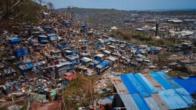 Le bidonville de Kawéni ravagé par le passage du cyclone Chido à Mayotte, le 20 décembre 2024 à Mamoudzou