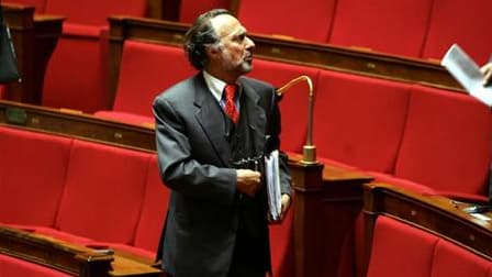 Deux coffres-forts ont été dérobés dans la nuit de vendredi à samedi au domicile parisien du député UMP de l'Oise Olivier Dassault, a-t-on appris de source policière. Le préjudice n'a pas encore été évalué par la police, qui attend un dépôt de la plainte