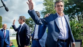 De g à d: le maire de Bordeaux Alain Juppé, l'ex-président français Nicolas Sarkozy et l'ex-Premier ministre français François Fillon à La Baule, en Loire-Atlantique, le 5 septembre 2015