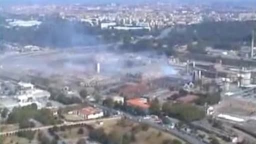 Vue du site d'AZF à Toulouse, après l'explosion de l'usine, le 21 septembre 2001