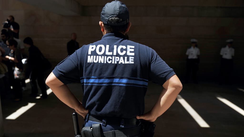 UN POLICIER MUNICIPAL MIS EN EXAMEN POUR VIOL ET CORRUPTION DE MINEURE À NICE