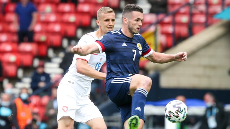 Euro: l’Ecossais McGinn blague sur les bouteilles de Coca de Ronaldo