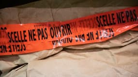 Des scellés photographiés au pôle judiciaire de la gendarmerie nationale, à Cergy-Pontoise (Val-d'Oise), le 26 janvier 2021 (photo d'illustration).